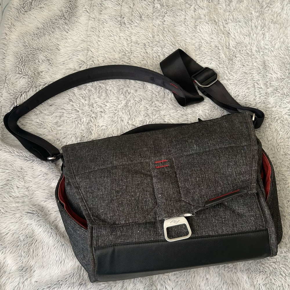 Peak Design Everyday Grey Messenger Bag 13”